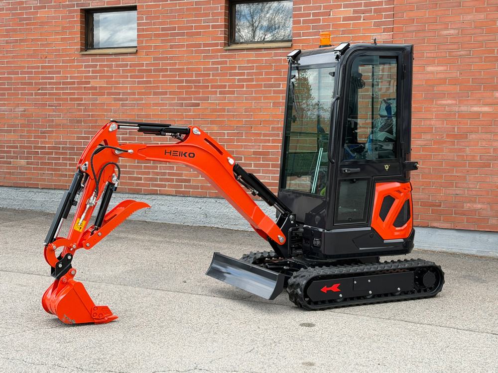 Heiko 1,8 t minikaivuri sivusta kuvattuna